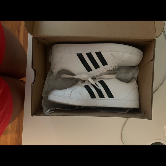 Adidas Grand Court Shoes - Picture 2 of 4